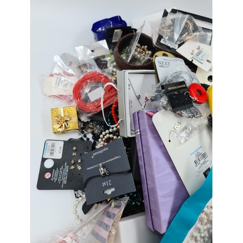 533 - A collection of assorted costume jewellery - approx. gross weight with box 4.45kg