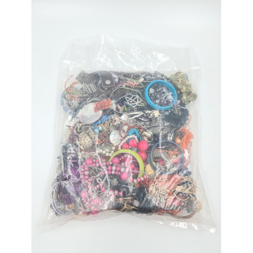 537 - Approx. 4.45kg of assorted costume jewellery