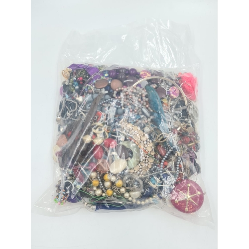 538 - Approx. 4.35kg of assorted costume jewellery