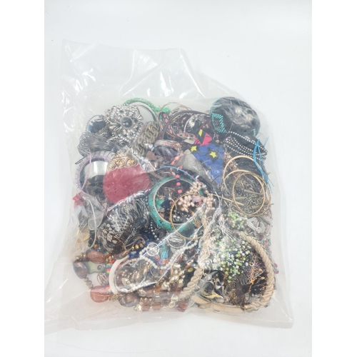 539 - Approx. 4.2kg of assorted costume jewellery