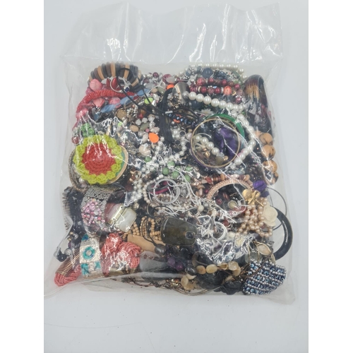 542 - Approx. 4.7kg of assorted costume jewellery