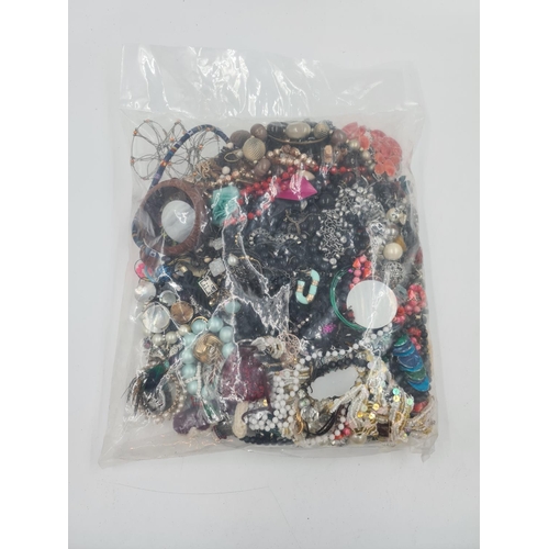 555 - Approx. 4.5kg of assorted costume jewellery