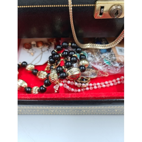 561 - A vintage Mele of USA jewellery box containing assorted costume jewellery