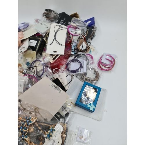 566 - A collection of assorted costume jewellery - approx. gross weight with boxes 3.5kg