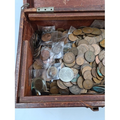 585 - A vintage Gecophone mahogany box containing assorted British coins