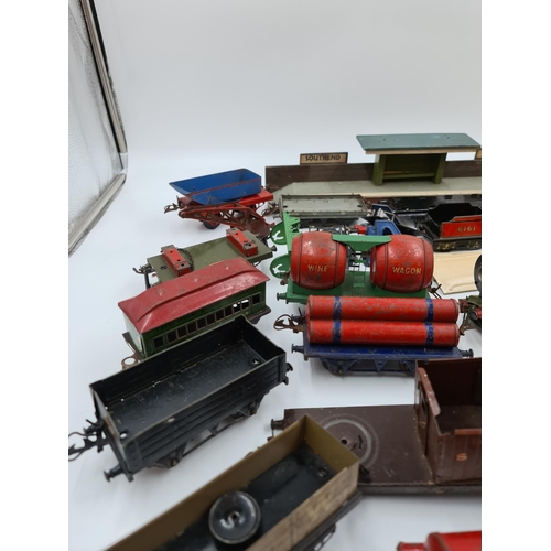 593 - A collection of vintage Hornby tinplate model railway accessories to include trains, tankers etc.