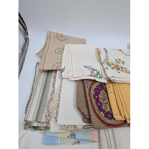 644 - A collection of assorted vintage linen table cloths to include hand embroidered, lace etc.