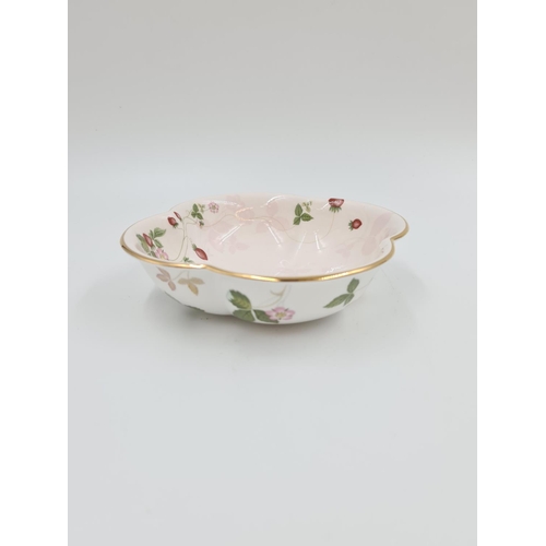 481 - Five pieces of Wedgwood Wild Strawberry bone china