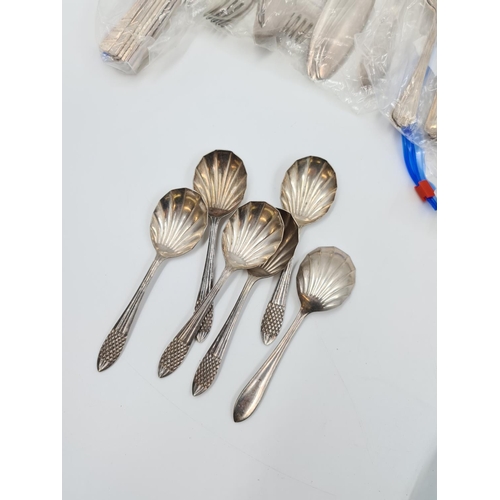 510 - A large quantity of assorted vintage EPNS cutlery