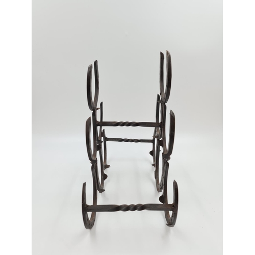 513 - A cast iron horse shoe design six bottle wine rack - approx. 39cm high x 40cm wide x 20cm deep