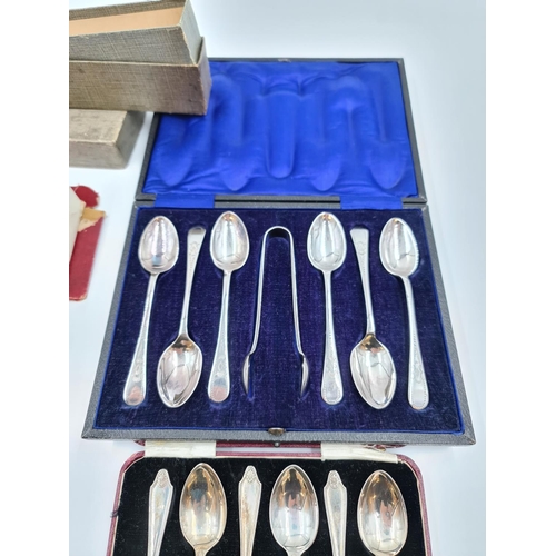 522 - Five boxed items of vintage cutlery to include set of six EPNS tea spoons with matching sugar tongs,... 