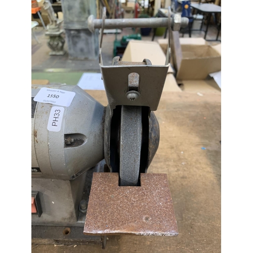 1550 - A Wickes 240v bench grinder