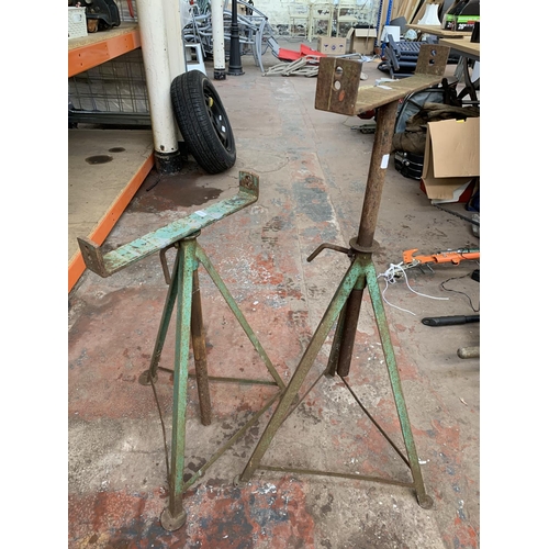 1557 - A pair of vintage steel axel stands