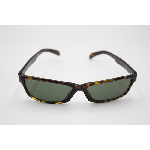 314 - A pair of Ray-Ban thick framed tortoiseshell effect sunglasses with case