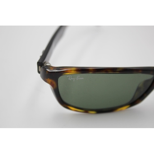 314 - A pair of Ray-Ban thick framed tortoiseshell effect sunglasses with case