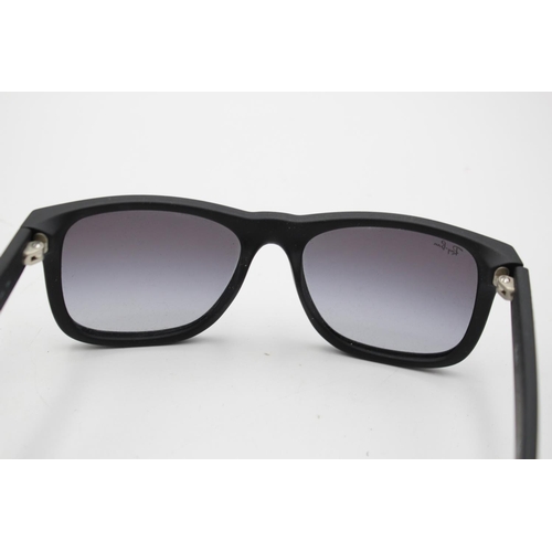 322 - A pair of Ray-Ban black framed Justin sunglasses with case