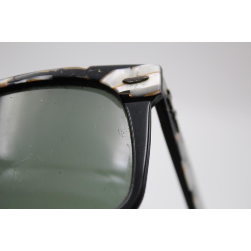 327 - A pair of vintage Bausch & Lomb Ray-Ban black framed Wayfarer sunglasses