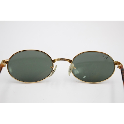 333 - A pair of vintage Bausch & Lomb Ray-Ban gold tone oval sunglasses