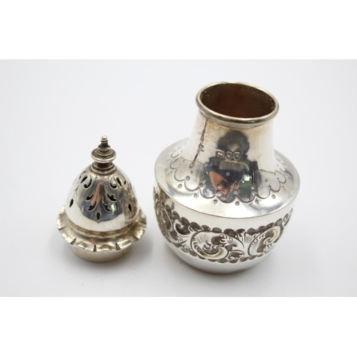 384 - A Victorian hallmarked London silver salt and pepper cellar, dated 1892 - approx. gross weight 56 gr... 