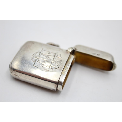 388 - An antique Wilmott Manufacturing Co. hallmarked Birmingham silver vesta case, dated 1916 - approx. g... 