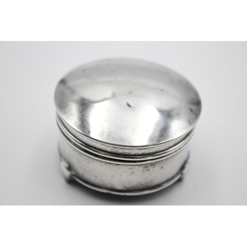 389 - A George V hallmarked Birmingham silver circular trinket box, dated 1919 - approx. gross weight 47 g... 