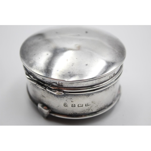 389 - A George V hallmarked Birmingham silver circular trinket box, dated 1919 - approx. gross weight 47 g... 