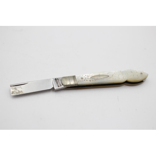 390 - Two antique hallmarked .925 sterling silver knives with mother of pearl handles - approx. gross weig... 