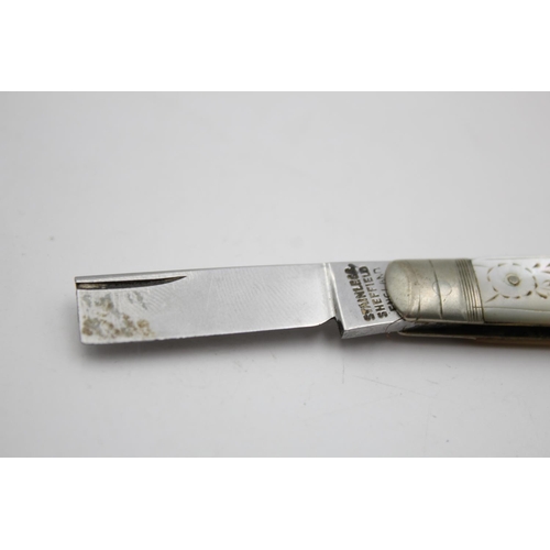 390 - Two antique hallmarked .925 sterling silver knives with mother of pearl handles - approx. gross weig... 