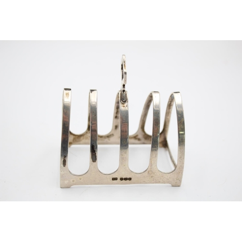 395 - A vintage Viners Ltd. hallmarked Sheffield silver five bar toast rack, dated 1934 - approx. gross we... 