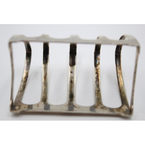 395 - A vintage Viners Ltd. hallmarked Sheffield silver five bar toast rack, dated 1934 - approx. gross we... 