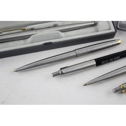 411 - Eight assorted vintage Parker ballpoint pens/biros