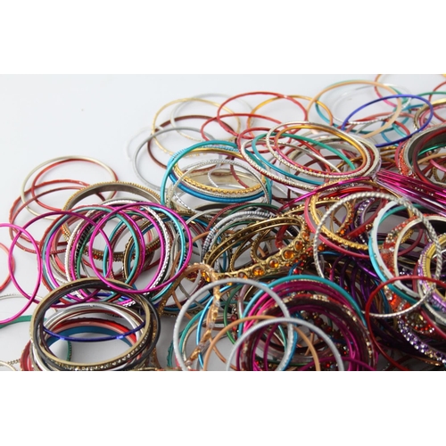 558 - Approximately 2kg of vintage Eastern Tradition stacker bangles