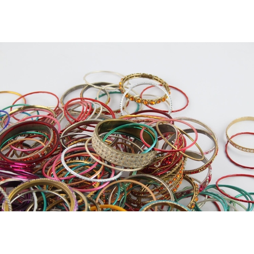 558 - Approximately 2kg of vintage Eastern Tradition stacker bangles