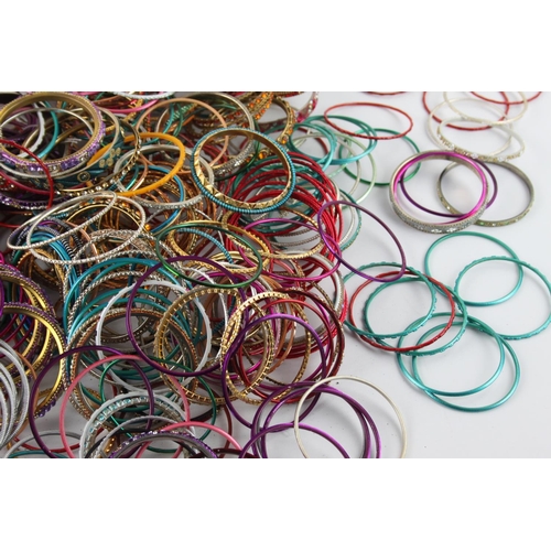 558 - Approximately 2kg of vintage Eastern Tradition stacker bangles