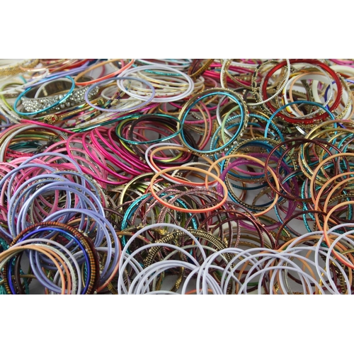 563 - Approx. 2kg of vintage Eastern Tradition stacker bangles