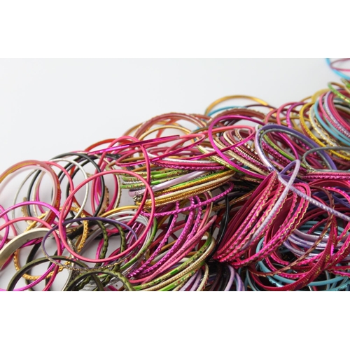 564 - Approx. 2kg of vintage Eastern Tradition stacker bangles