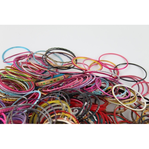 564 - Approx. 2kg of vintage Eastern Tradition stacker bangles