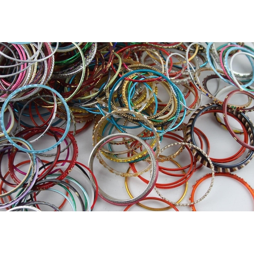 564 - Approx. 2kg of vintage Eastern Tradition stacker bangles