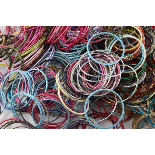 564 - Approx. 2kg of vintage Eastern Tradition stacker bangles