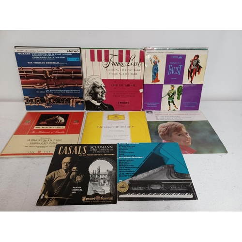 1367 - A collection of classical LP vinyl records to include Decca, HMV, Deutsche Grammophon, RCA Red Seal ... 