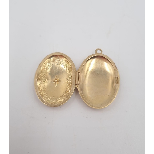 219 - Five items of 9ct gold and yellow metal jewellery, one 9ct gold locket approx. gross weight 2.94 gra... 