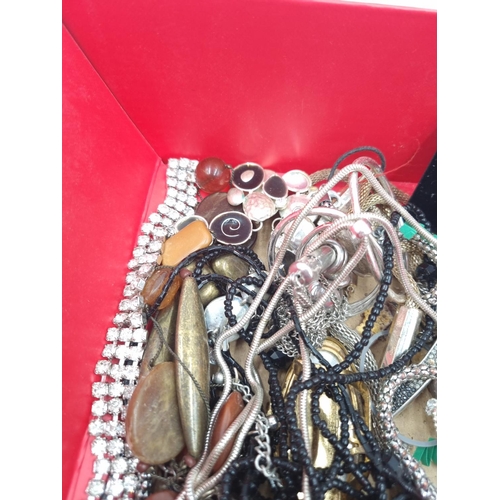 222 - A collection of assorted costume jewellery