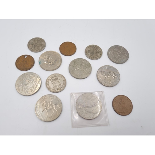 300 - A collection of British coins to include 1940 George VI one shilling, 1935 George six pence, 1933 Ge... 