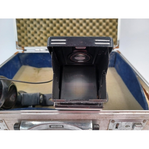 1276 - An aluminium flight case containing Franke & Heidecke Rolleiflex TLR camera fitted with Synchro-Comp... 