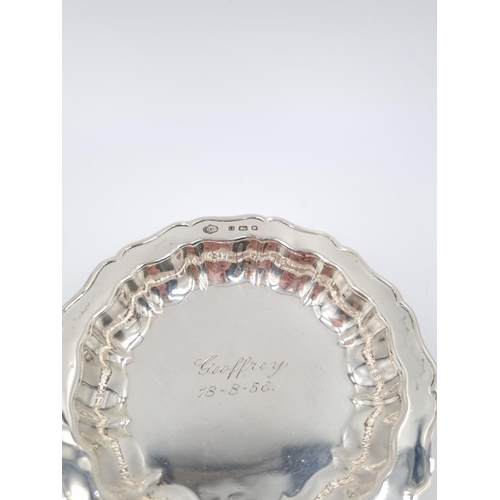 337 - A hallmarked London silver scalloped trinket dish by H. Phillips, dated 1955 - approx. gross weight ... 