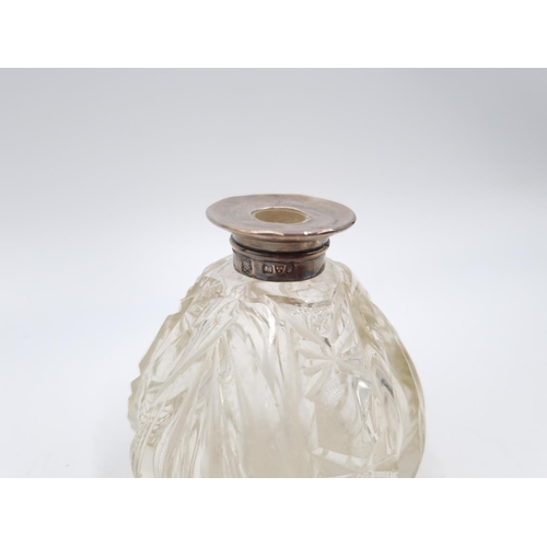 351 - An Edwardian cut glass scent bottle with hallmarked Chester silver collar, dated 1909 - approx. 10.5... 