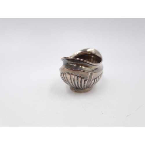 353 - An Edwardian hallmarked Birmingham silver salt cellar, dated 1902 - approx. gross weight 21.8 grams