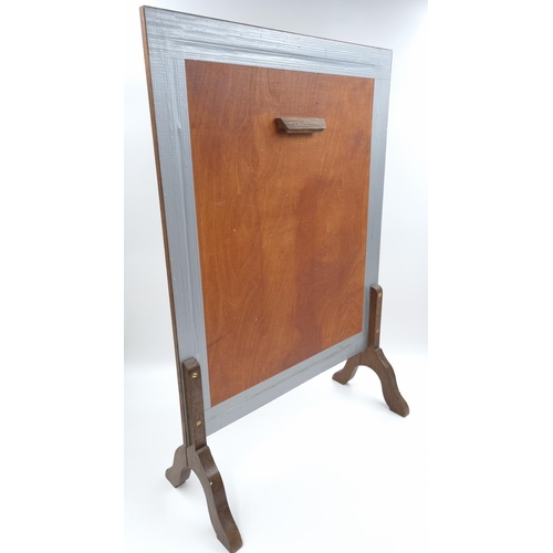 657 - A vintage oak framed fire screen with tapestry insert - approx. 77cm high x 51cm wide