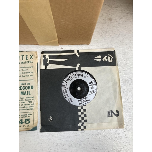 1375 - Two boxes of vinyl records, one containing 7