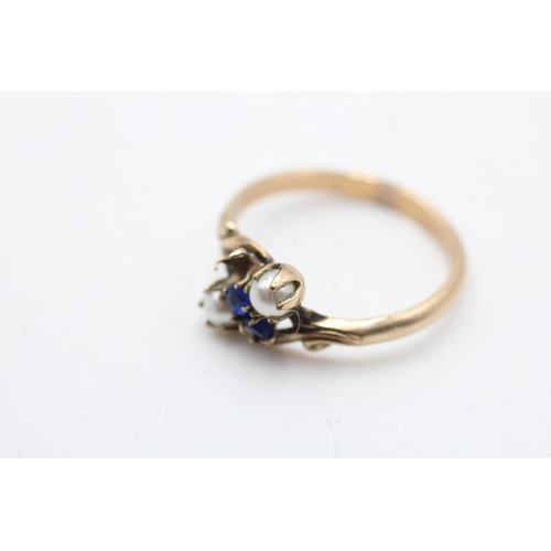 12 - A 9ct gold synthetic sapphire and faux pearl bypass ring, size S - approx. gross weight 2 grams